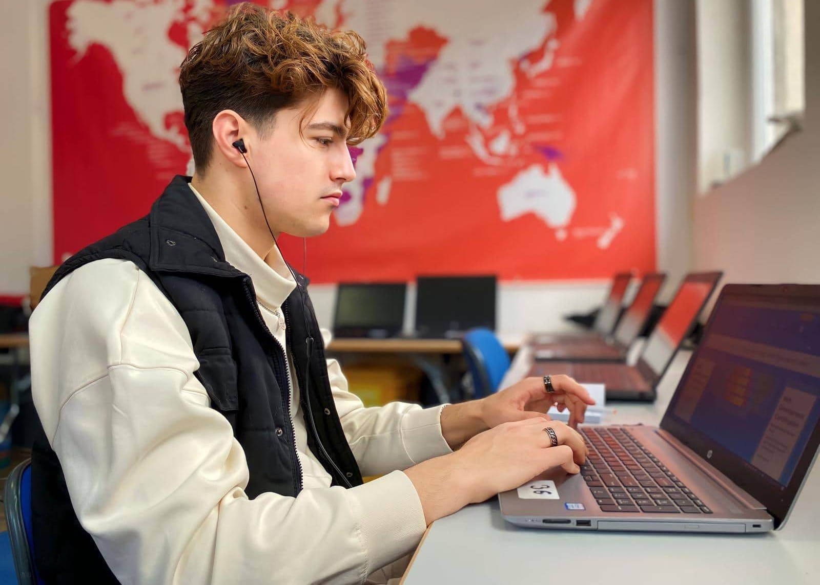 HP LIFE AI for Beginners – Free Online Course with Certificate