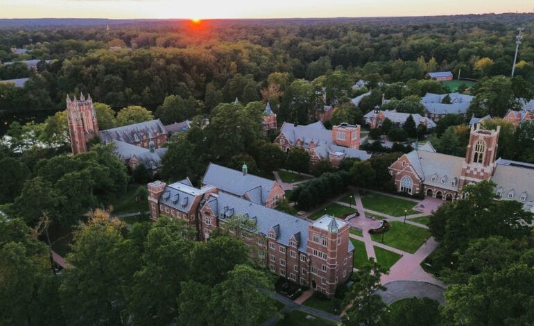 Richmond Scholars Program – Full Tuition, Food and Housing