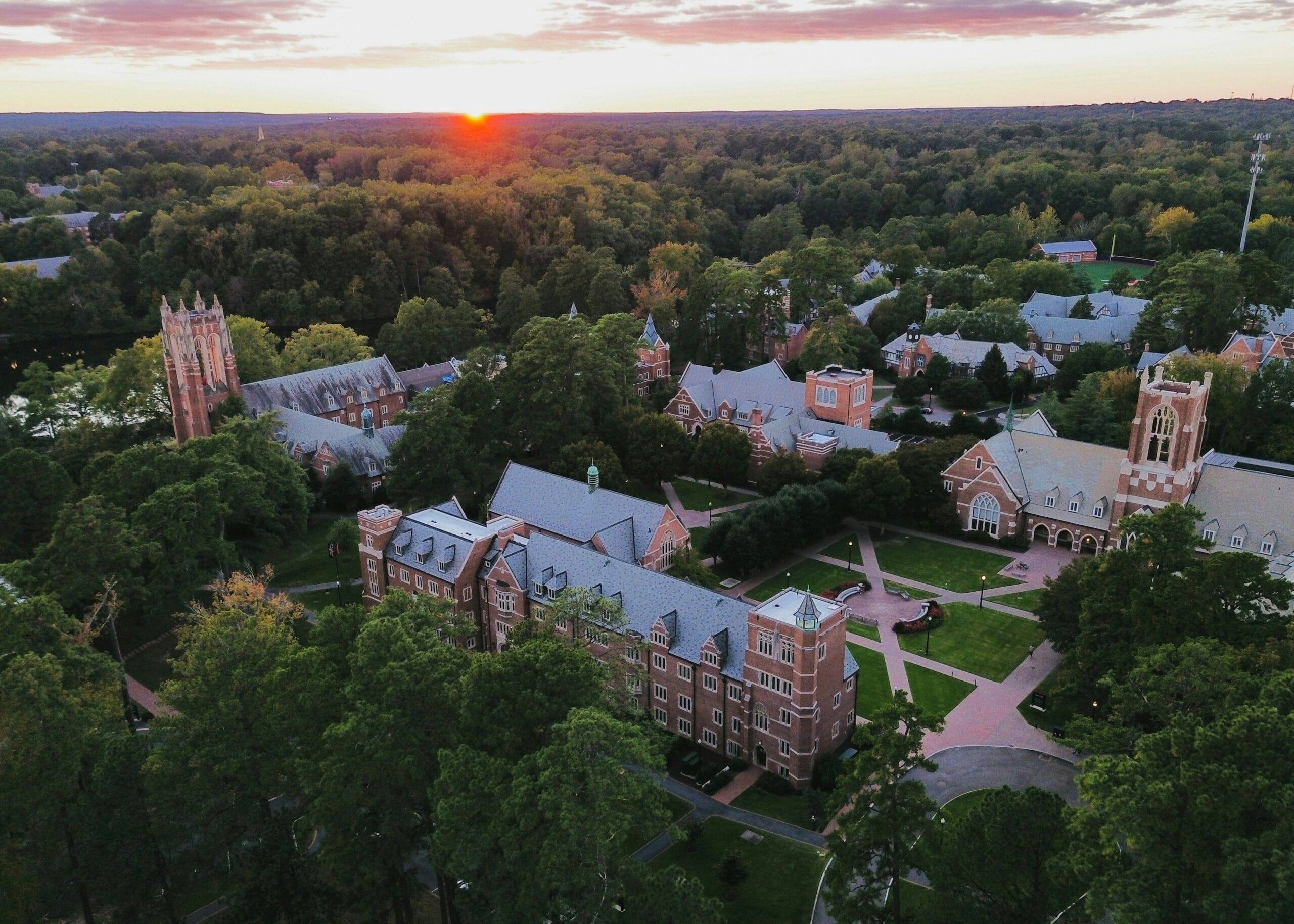 Richmond Scholars Program – Full Tuition, Food and Housing